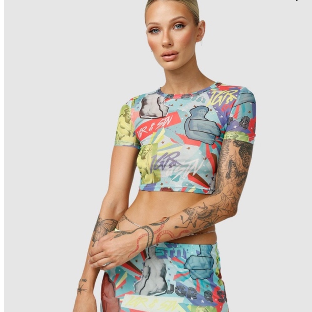 Colorful Graffiti Print Crop Top - Multicolor